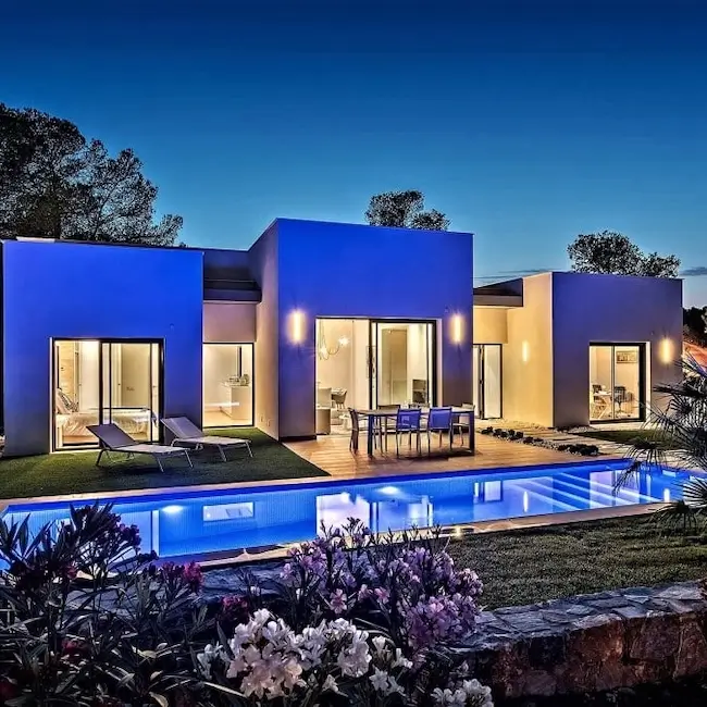 Las Colinas Residences