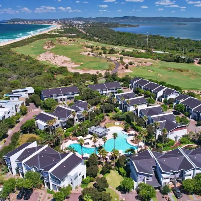 Pullman Magenta Shores