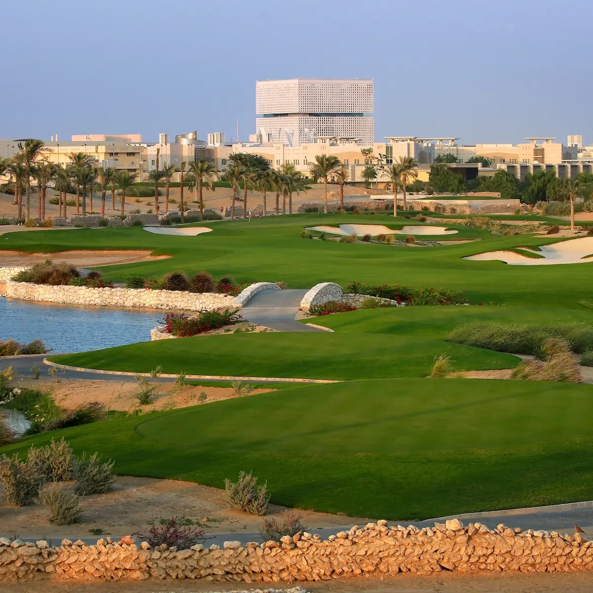 Jouer au golf au Qatar